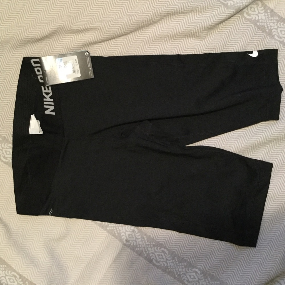 NWT Cropped Nike Pro Spandex